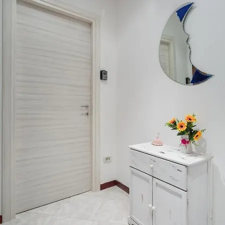 Apartment Augusto42 - A Due Passi Da Stadio E Mostra - 2 Bagni - Garage E Metro Sotto Casa Naples